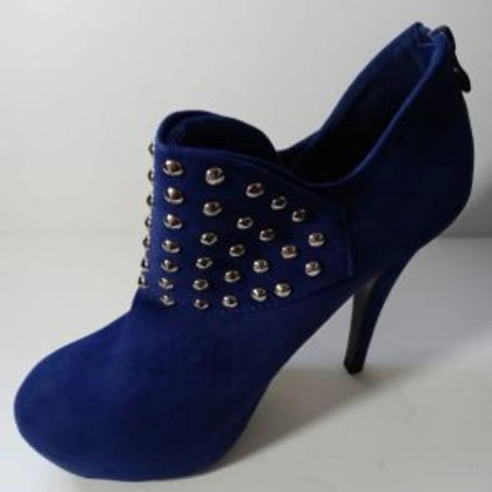 Stylish Blue Studded Women's Heels